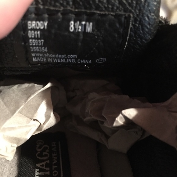 Boys dress shoes size 8 1/2 - Picture 2 of 2